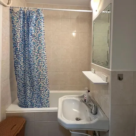 Garsoniera Moderna Pentru Sejururi Scurte Ramnicu Sarat -dristor Appartement